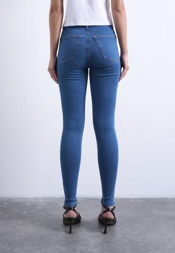 Узкие джинсы