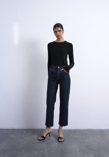 Прямые джинсы