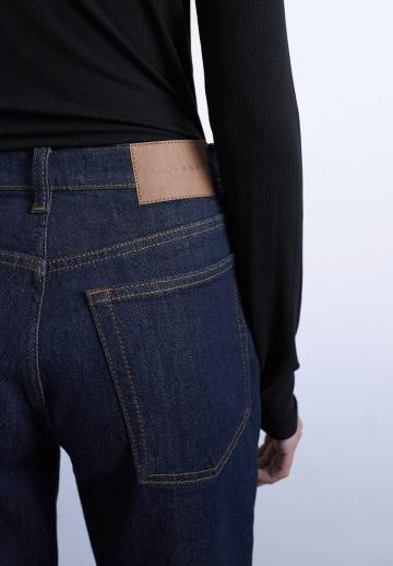 Прямые джинсы