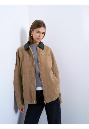 Куртка с накладнымит карманами