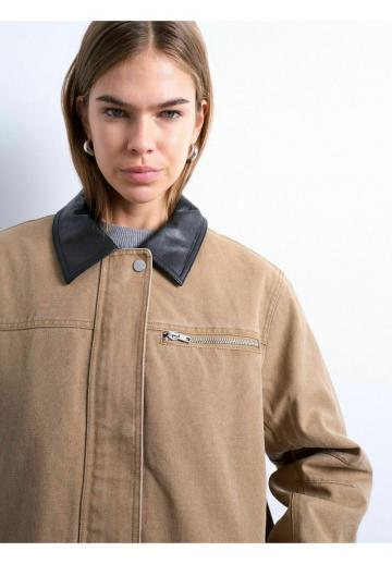 Куртка с накладнымит карманами