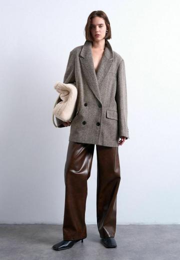 Шерстяное пальто