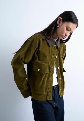 Куртка с накладнымит карманами