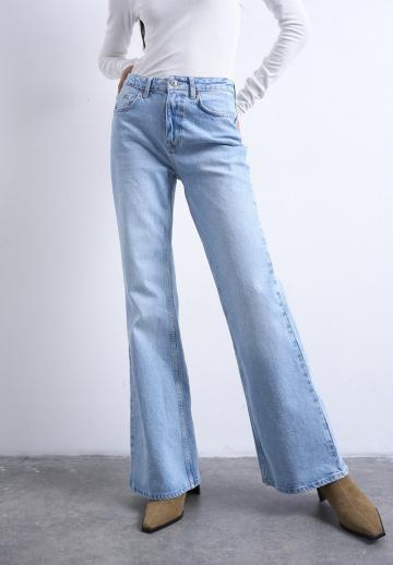Клешеные джинсы