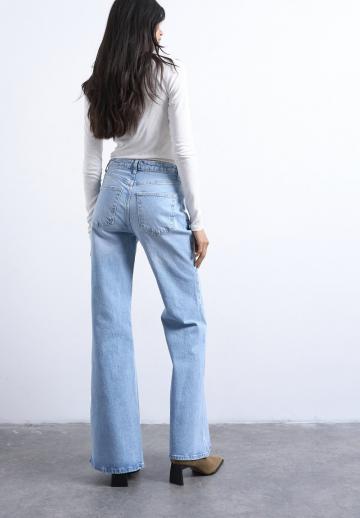 Клешеные джинсы