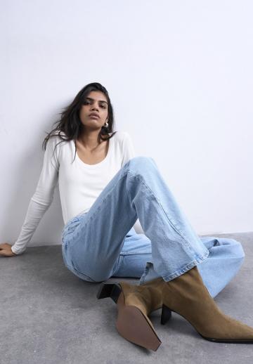 Клешеные джинсы