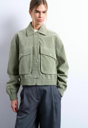 Блейзер с накладными карманами