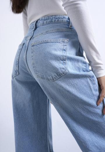 Клешеные джинсы