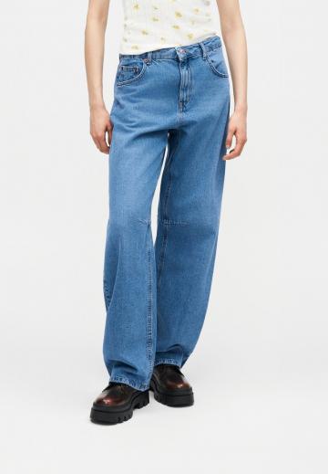 Свободные джинсы