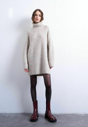 Вязаное платье