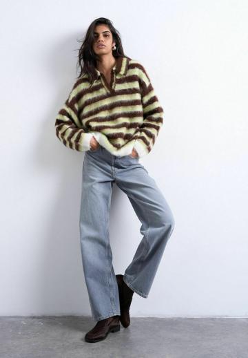 Пуловер в полоску