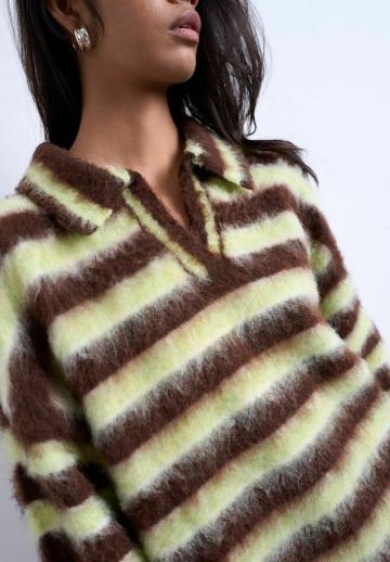 Пуловер в полоску