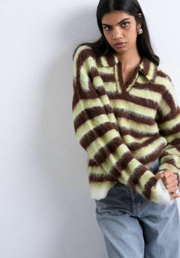 Пуловер в полоску