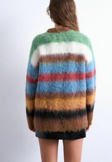 Пуловер в полоску