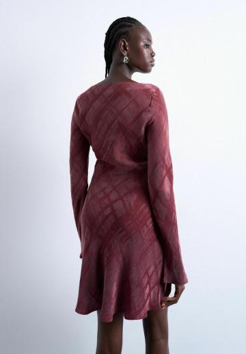 Короткое платье