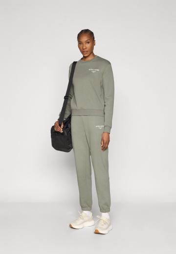 Спортивная толстовка