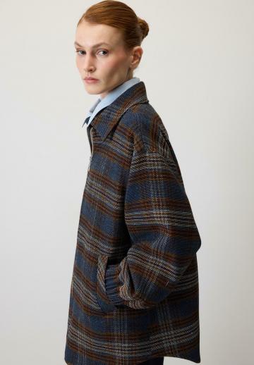 Короткое пальто