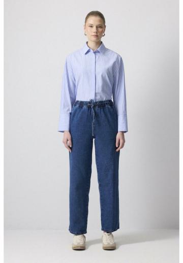 Прямые джинсы