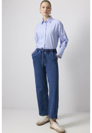 Прямые джинсы