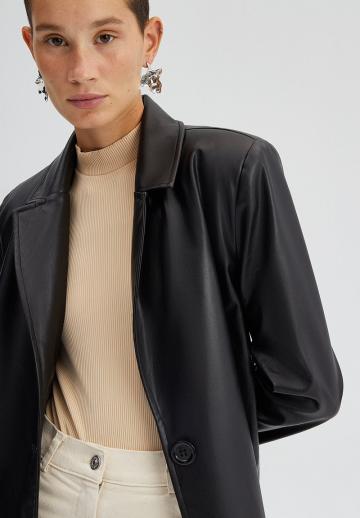 Пальто из искусственной кожи