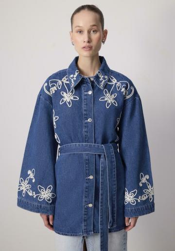 Короткое пальто