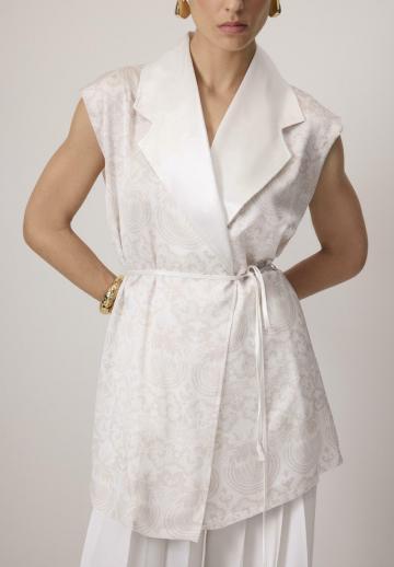 Длинный жилет