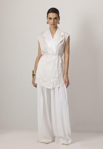 Длинный жилет