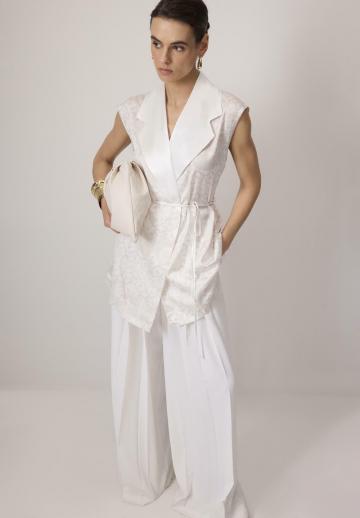 Длинный жилет