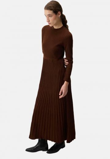 Вязаное платье