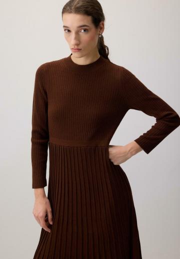 Вязаное платье