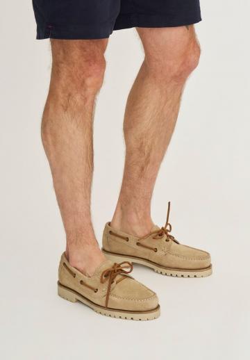 Ботинки на шнуровке