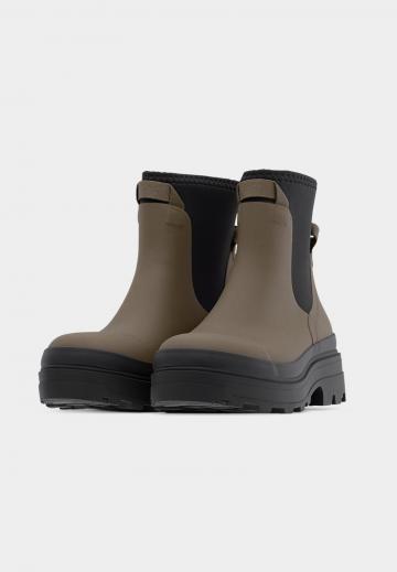 Резиновые сапоги