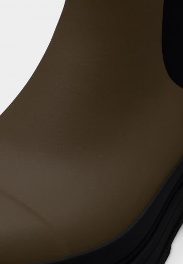 Резиновые сапоги