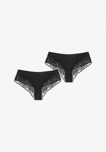 Трусы на бедрах