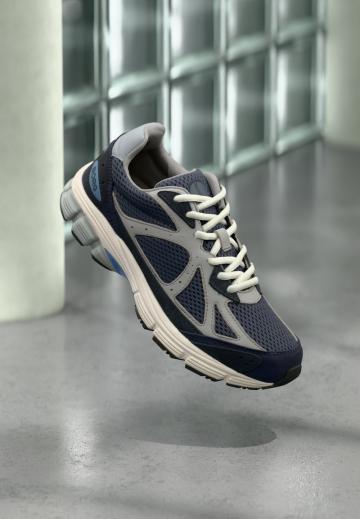 Теннисные кроссовки