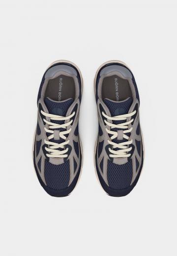 Теннисные кроссовки