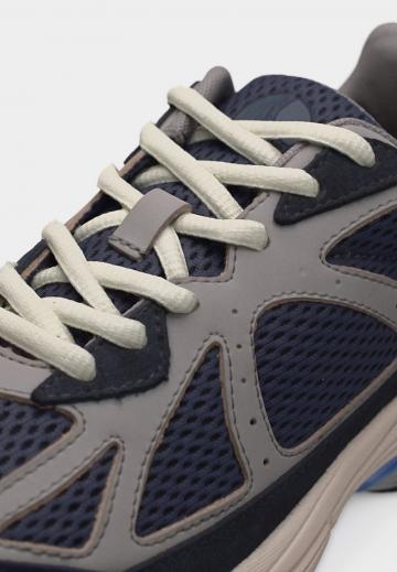 Теннисные кроссовки