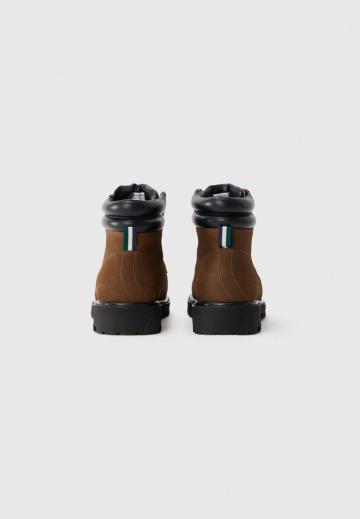 Ботинки на шнуровке