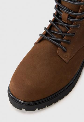 Ботинки на шнуровке