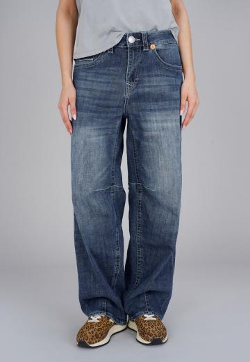 Прямые джинсы