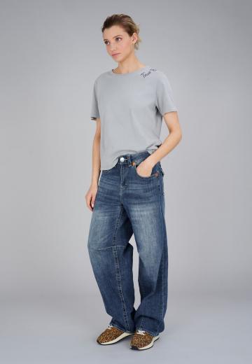 Прямые джинсы