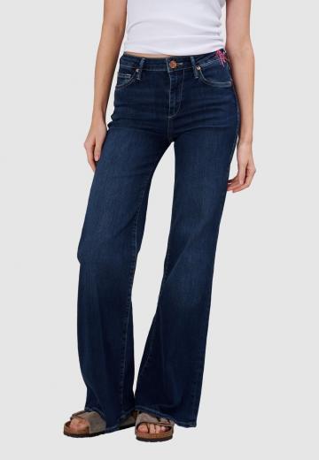 Клешеные джинсы