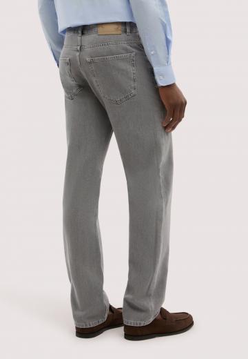 Прямые джинсы