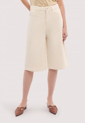 Короткие джинсы