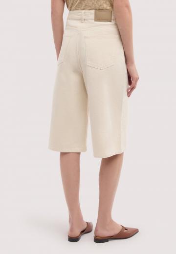 Короткие джинсы