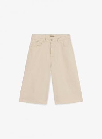 Короткие джинсы