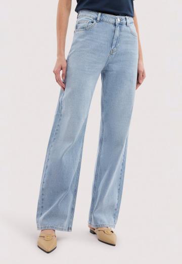 Прямые джинсы