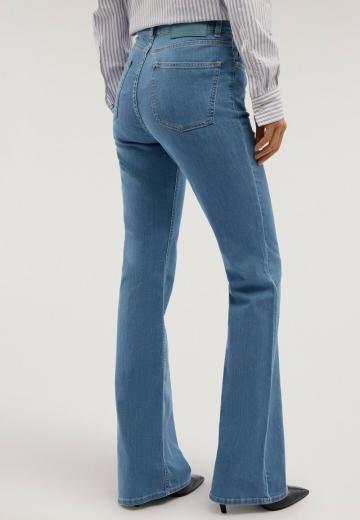 Клешеные джинсы