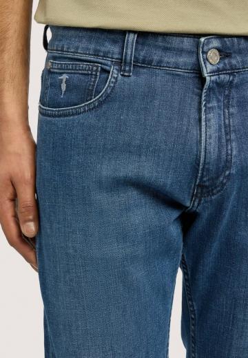 Узкие джинсы