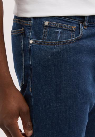 Прямые джинсы